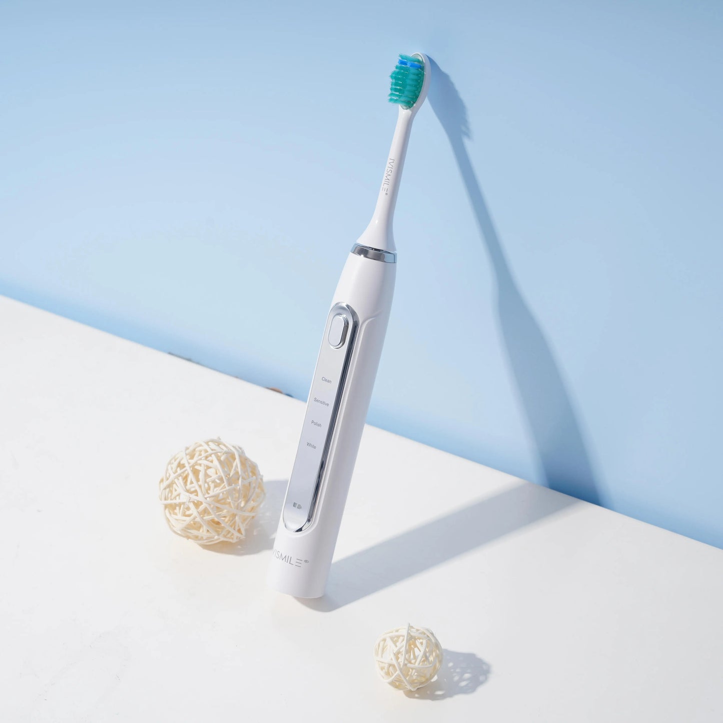 Genie Brush / White